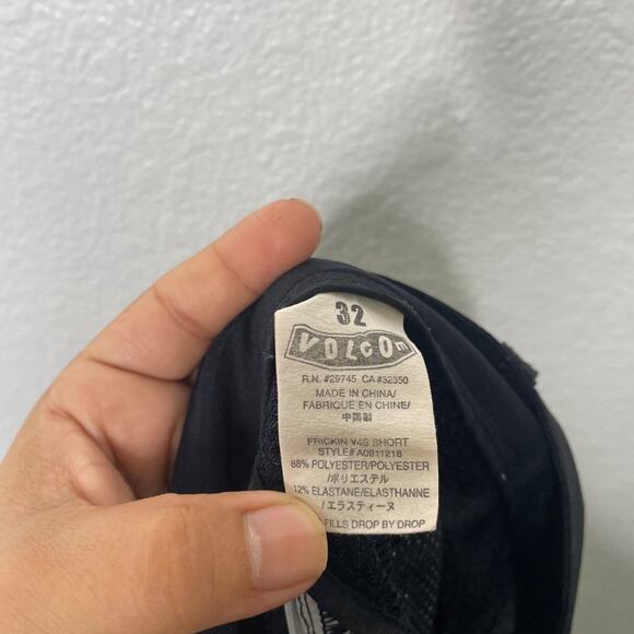 Volcom Mens Shorts Size 32 Black Striped Pin Striped Print Chino Casual Wear - Picture 4 of 14